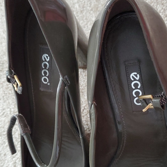 ECCO Mary Jane Style Dress Heels Patent Leather 8.5 U.S. Euro Size 40 - Picture 7 of 8